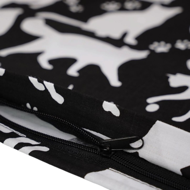 Bawełniana Poszewka Na Poduszkę – Czarne tło z Białymi Kotami