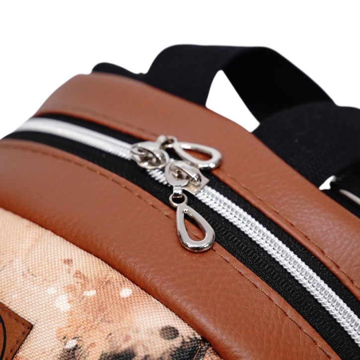 Mały Plecak Brązowy z Motywem Koni – Konie w Galopie – Handmade