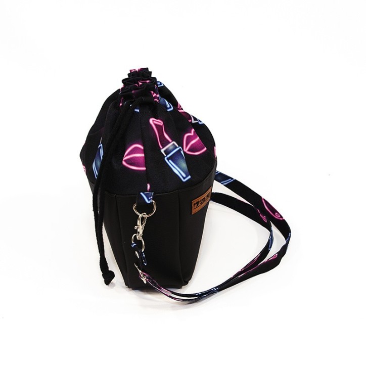 Torebka Sakiewka Czarna z Neonowym Motywem Szminki i Ust – Handmade