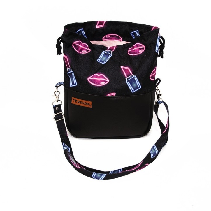 Torebka Sakiewka Czarna z Neonowym Motywem Szminki i Ust – Handmade