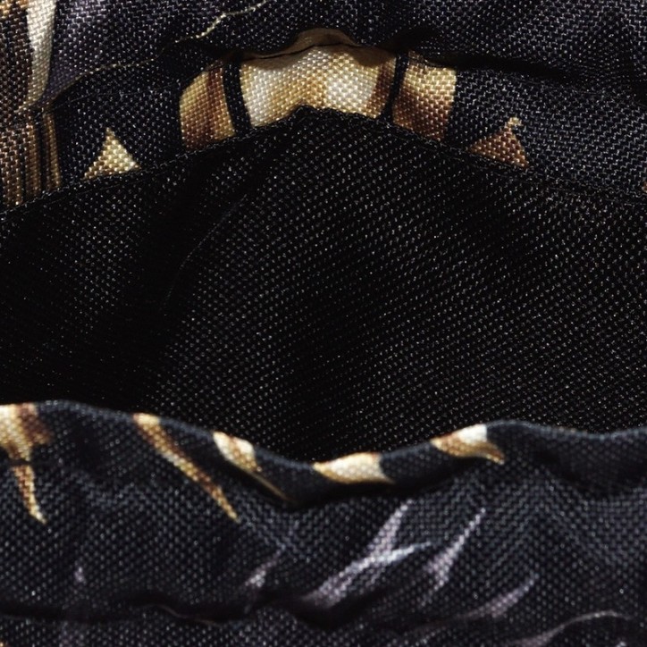 Torebka Sakiewka Czarna z Motywem Złoty Monster – Handmade