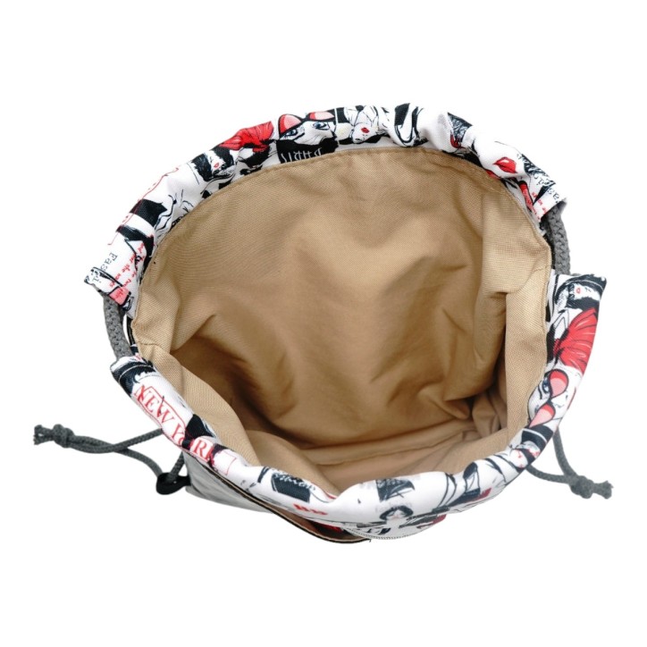 Worko-Plecak Czarny z Motywem Fashion – Handmade z Ukrytą Kieszenią na Zamek Worko-Plecak Czarny z Motywem Fashion – Handmade z Ukrytą Kieszenią na Zamek