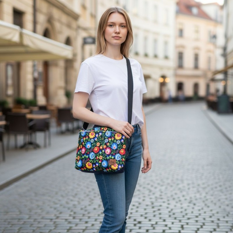 Torebka Na Ramię z Motywem Ludowych Kwiatów i Granatową Ekoskórą