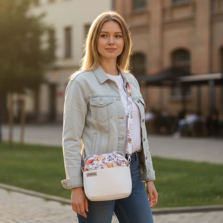 Torebka Sakiewka Biała z Motywem Artystycznych Twarzy – Handmade Torebka Sakiewka Biała z Motywem Artystycznych Twarzy – Handmade