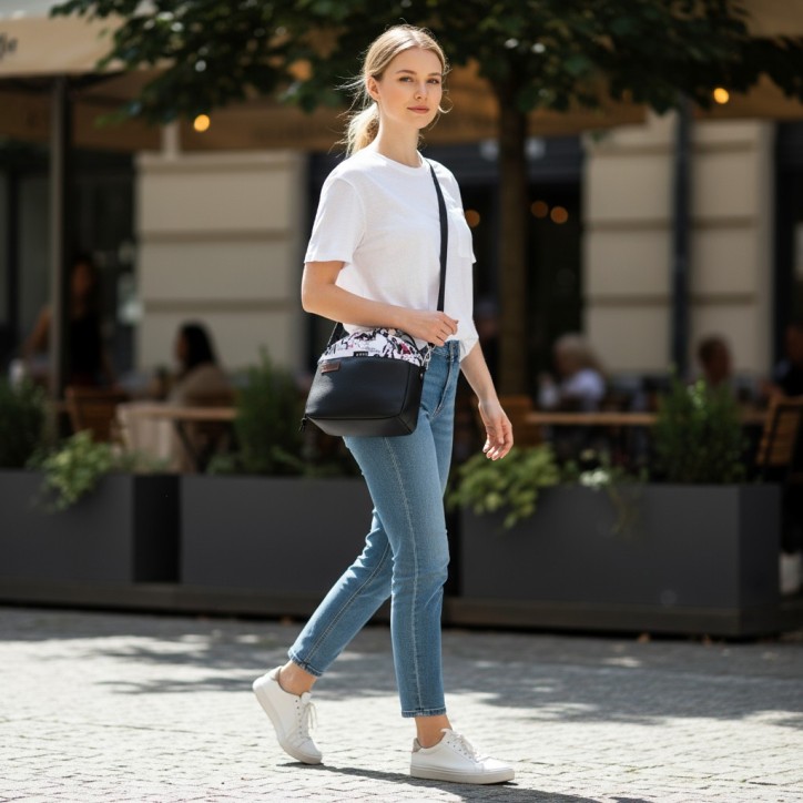 Torebka Sakiewka Czarna z Motywem Fashion – Handmade