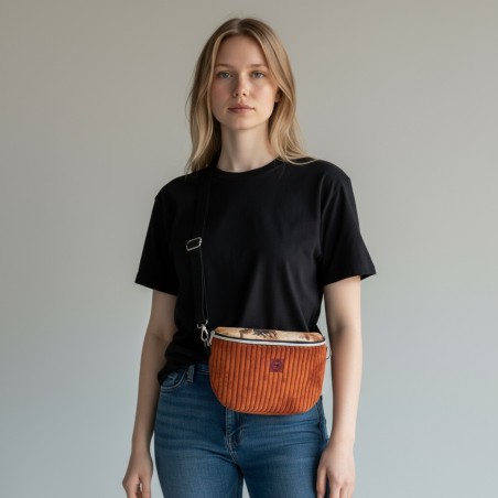 Torebka-Nerka Sztruksowa Brązowa z Motywem Koni – Konie w Galopie