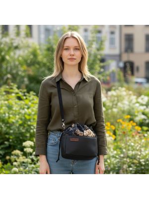 Torebka Sakiewka Czarna z Motywem Złoty Monster – Handmade