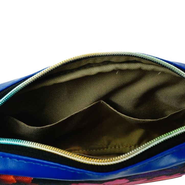 Mini Torebka Box – Niebieska z Motywem Kwiatów Purpurowy Ogród