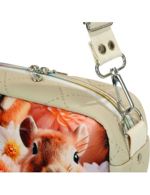 Zbliżenie na materiał torebki box z kapibarą – bawełniany wzór