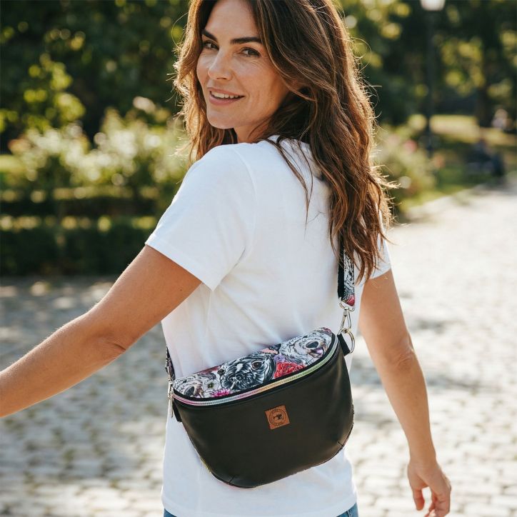 Nerka damska czarna z motywem psów – torebka handmade Nerka damska czarna z motywem psów – torebka handmade