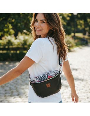 Szycie z pasją|Nerka damska czarna z motywem psów – torebka handmade|Torebki Nerki – Wzory Zwierzęce|SZYCIE Z PASJĄ