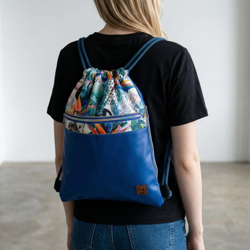 Szycie z pasją|Worko-Plecak Niebieski z Motywem Dżungli – Handmade z Ukrytą Kieszenią na Zamek|Worko-plecaki z ukrytą kieszonką|SZYCIE Z PASJĄ